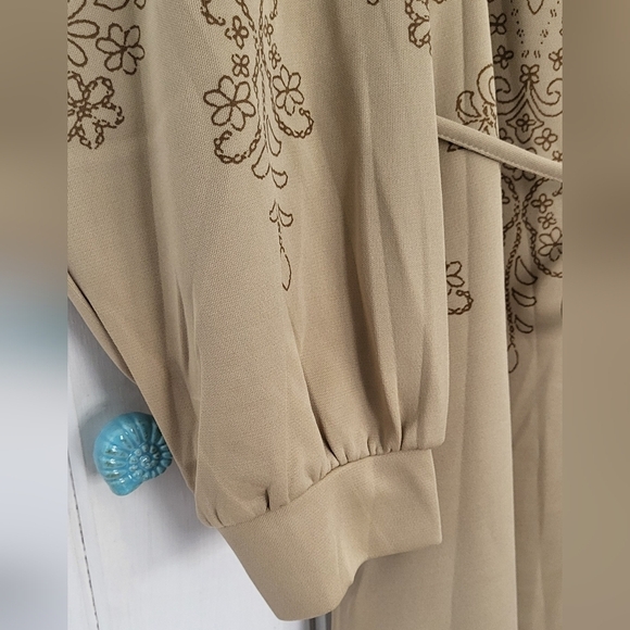 S•Deer Floral Print Ruched Shoulder Tie Waist Midi Dress - Picture 4 of 9